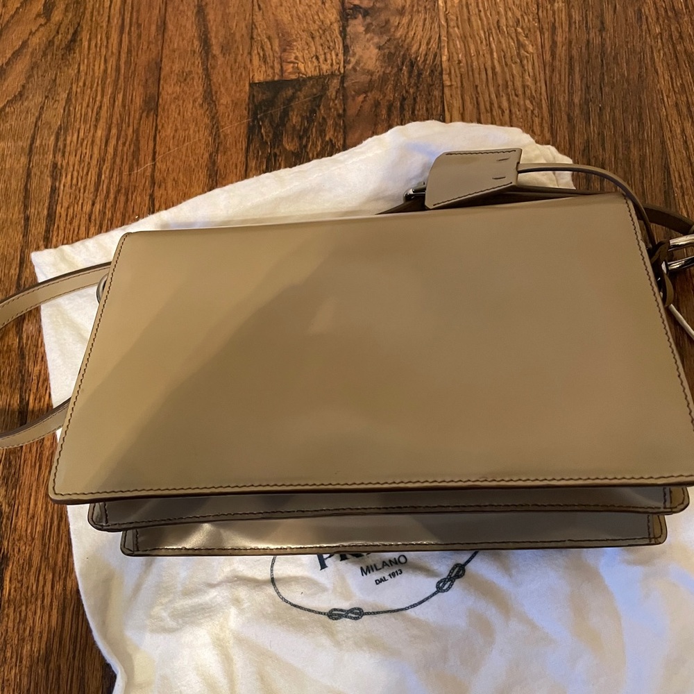 Prada leather bag - Picture 4 of 11